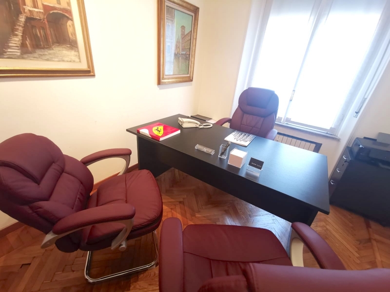 Locale uso ufficio in via Montenapoleone