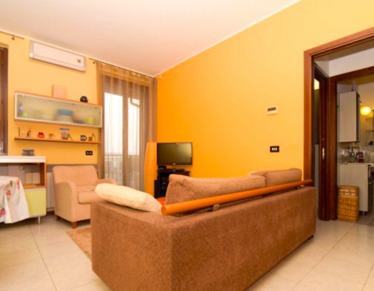 Cesano Maderno 2 locali arredato con box 750 mensili