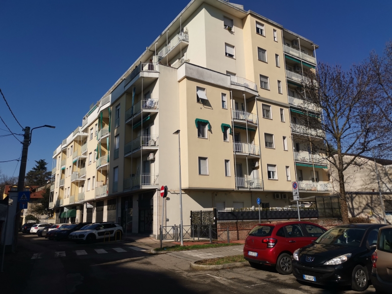 Negozio - ufficio 2 vetrine