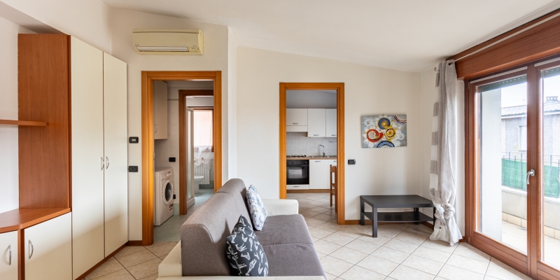 Seregno monolocale con cucina abitabile separata € 600