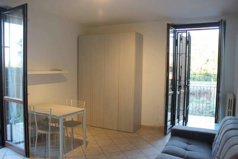 Desio monolocale arredato con giardino