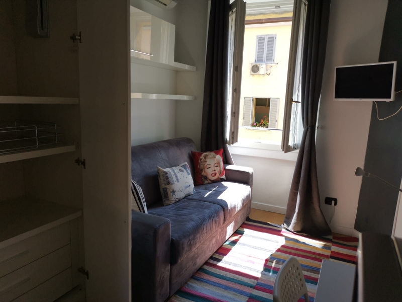 Monolocale arredato via Lecco 20