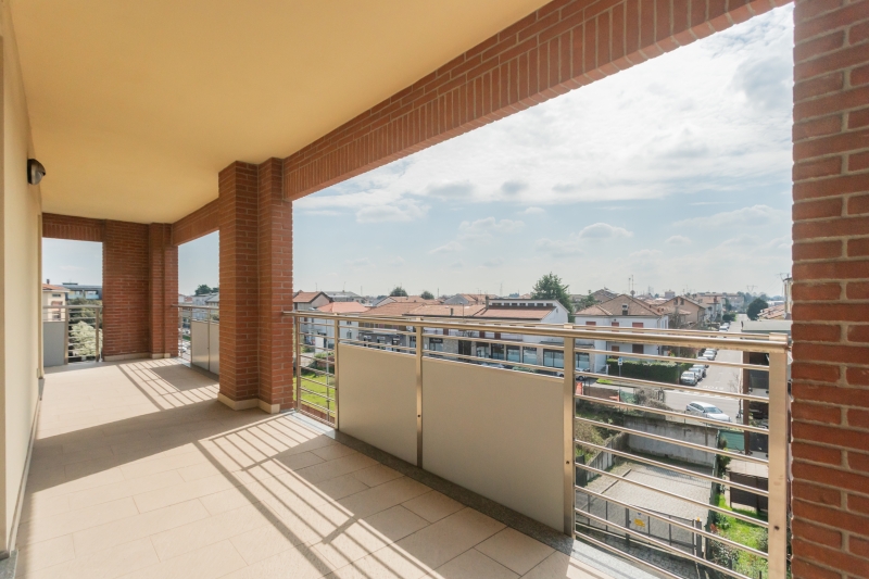 Attico su 2 livelli di 244 mq. con terrazzi e logge coperte.